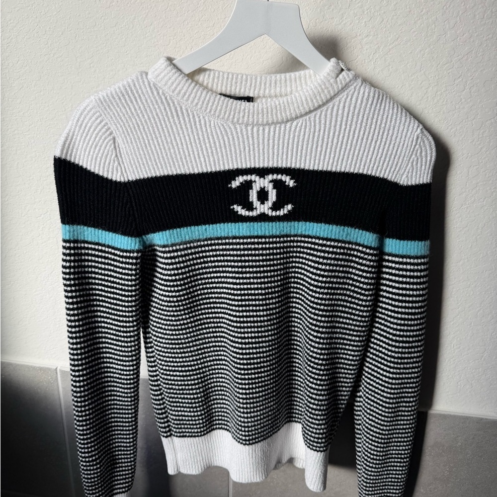 NWT AUTH CHANEL 22B CC Logo Pullover Sweater size 36